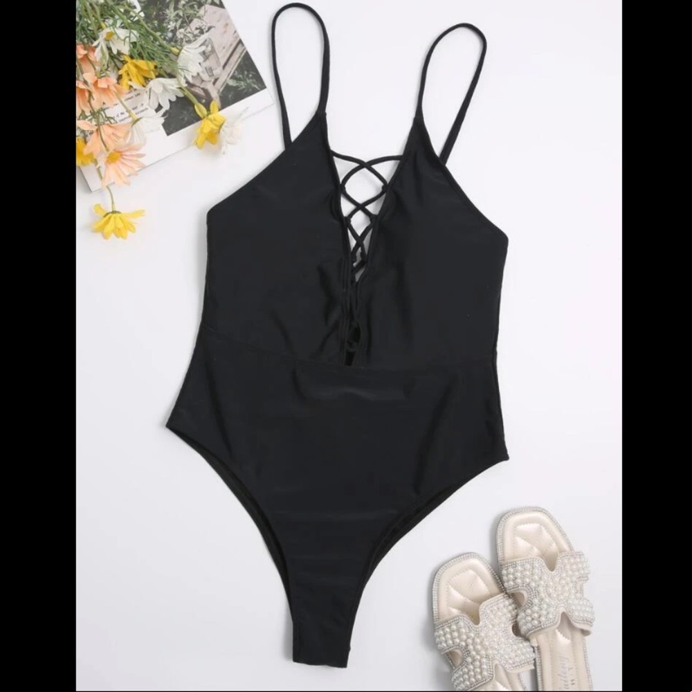 HP🎉 Black High Cut One Piece Swimsuit